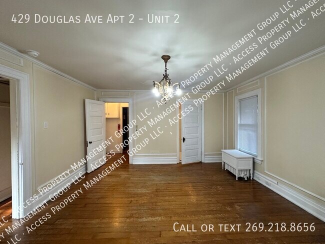 Building Photo - 429 Douglas Ave