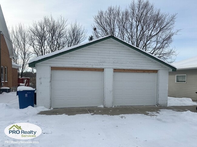 Building Photo - 4 Bedroom Home **50% off January's Rent with a January 2026 Move In**