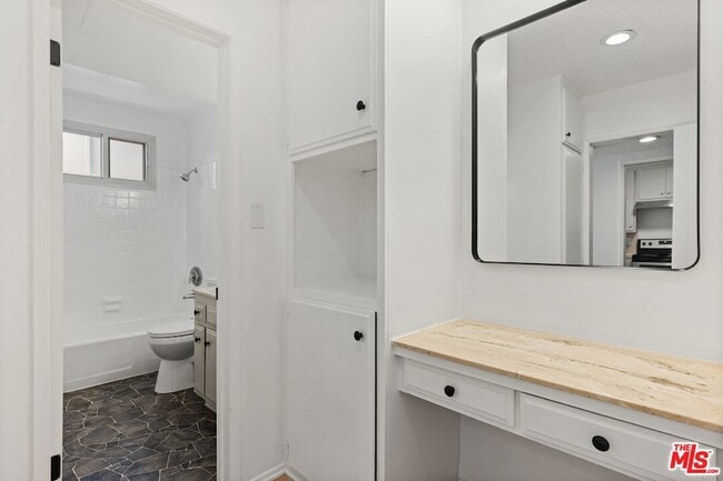 Building Photo - 8148 Redlands St