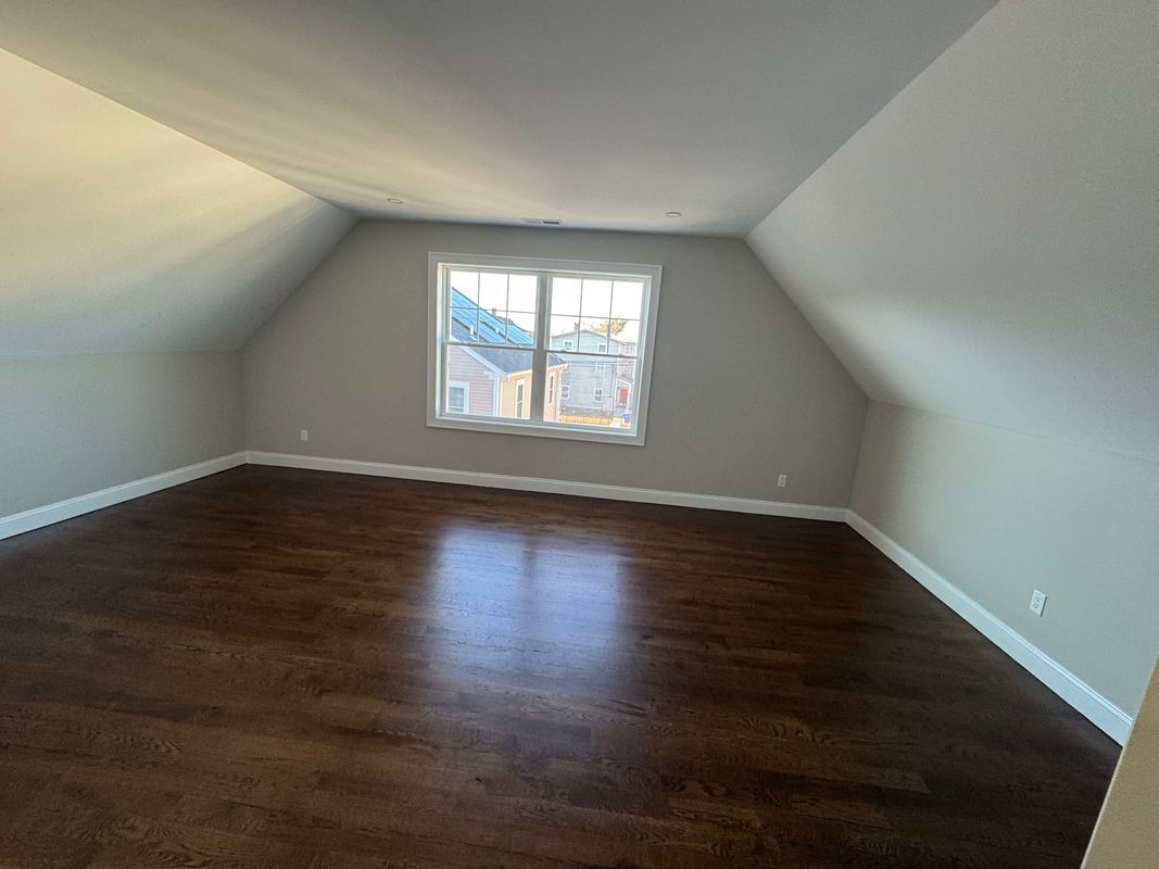 Building Photo - 279 Harriet St