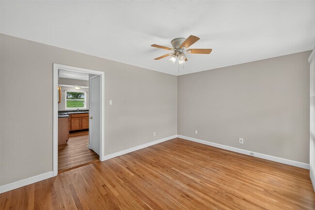 Building Photo - 45 Barton Pl