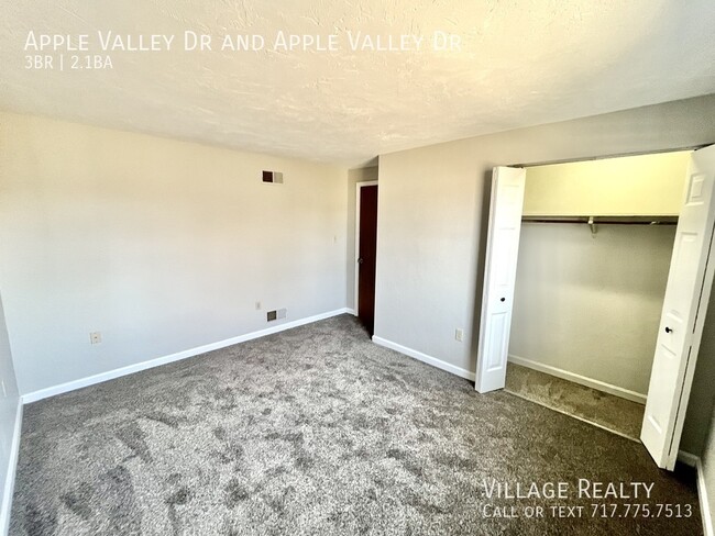 Building Photo - Extremely spacious 3-bed townhome in Dalla...