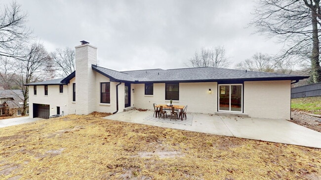 Building Photo - 5527 Hillview Dr