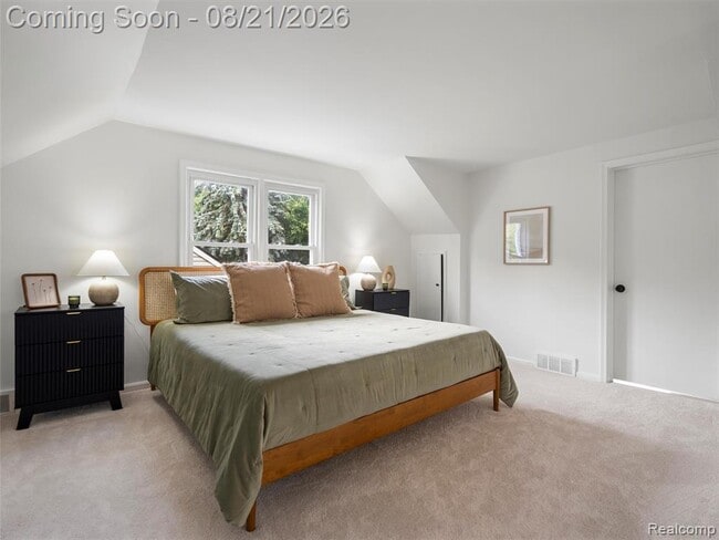 Building Photo - 1027 S Wilson Ave