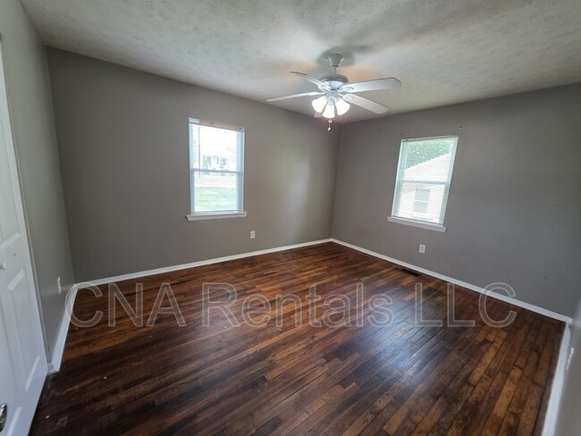 Building Photo - 112 E Acres Dr SE