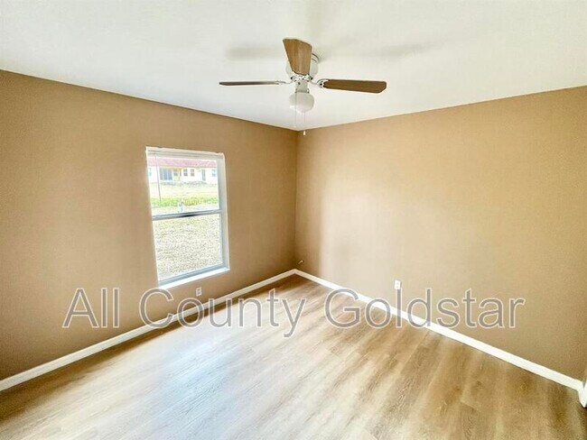 Building Photo - 2502 Trianna St