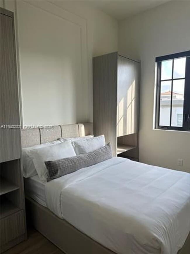 Building Photo - 4220 Laguna St