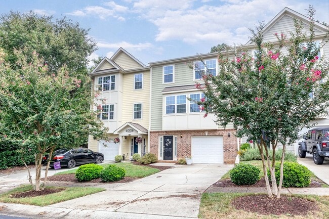 Building Photo - 4 Bedroom Heritage Townhome