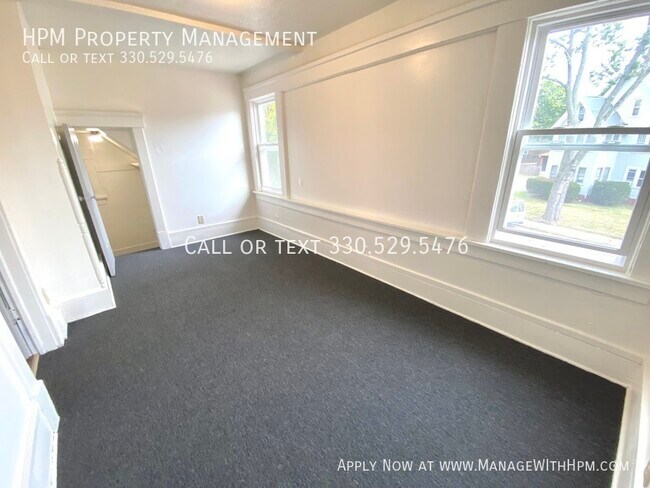 Building Photo - 1415 Yale Ave NW