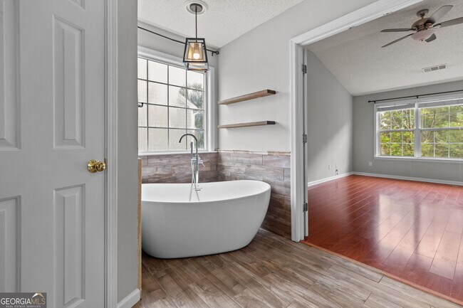 Building Photo - 2315 Hiawassee Dr NW