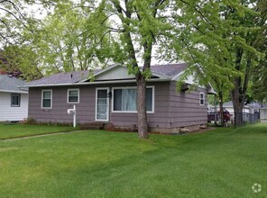 Building Photo - 4 Bedroom 1 Bath Home For Rent in St. Cloud!