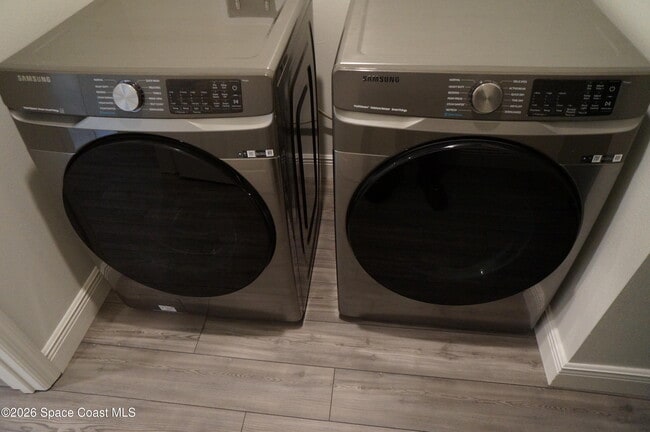 Building Photo - 153 Oakcrest Ave NE