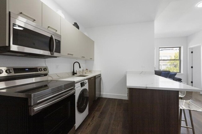 Building Photo - 0 bedroom in Chicago IL 60660