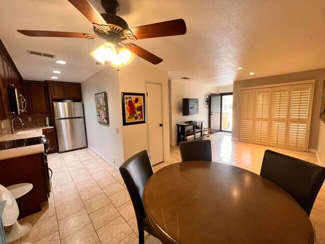 Building Photo - 2821 Los Felices Cir W