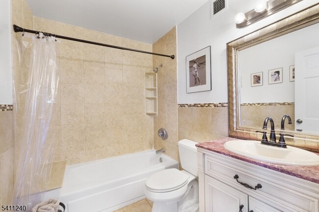 Building Photo - 240 Main St