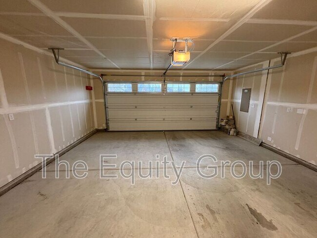 Building Photo - 4201 W Wren Ave