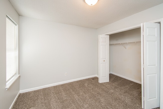 Building Photo - 3 Bedroom With Open Floor Plan
