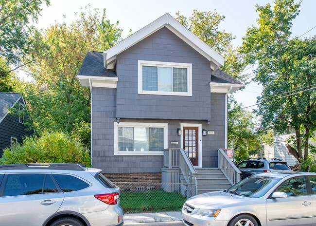 Primary Photo - 806 Sylvan Ave