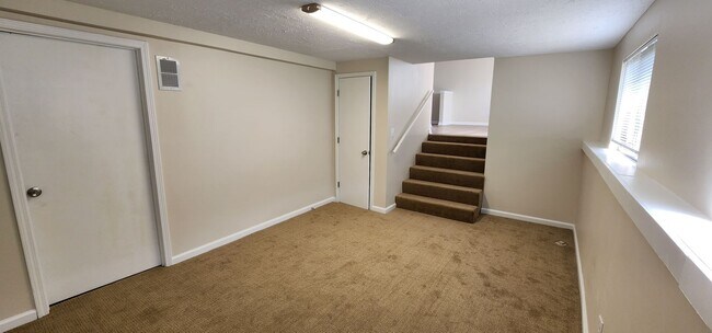 Building Photo - Oldham County Beauty!  Completely Renovated!  ALL NEWer Appliances!  ALL NEWer Flooring & Paint! ...