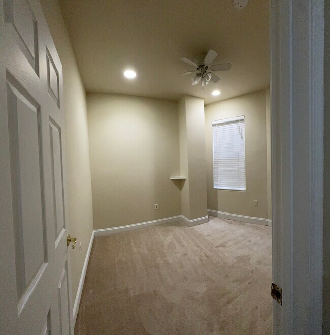 Building Photo - 760 Harvard St NW