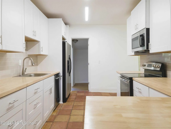 Shared Kitchen - 4609 Avenue B