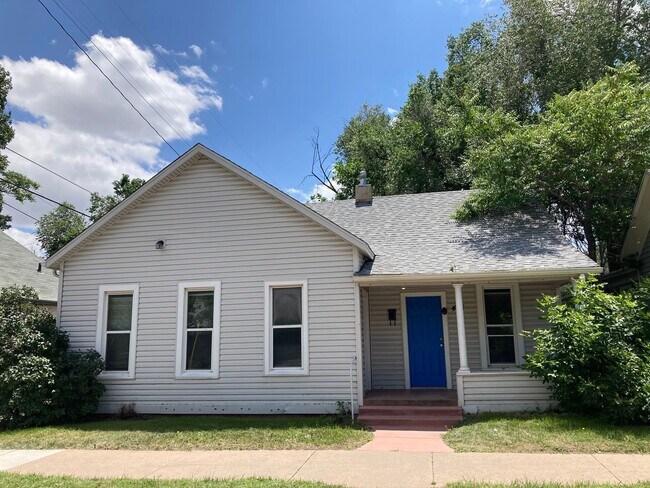 Building Photo - Cute 3 Bedroom 1 Bath Home - MileStone Rea...