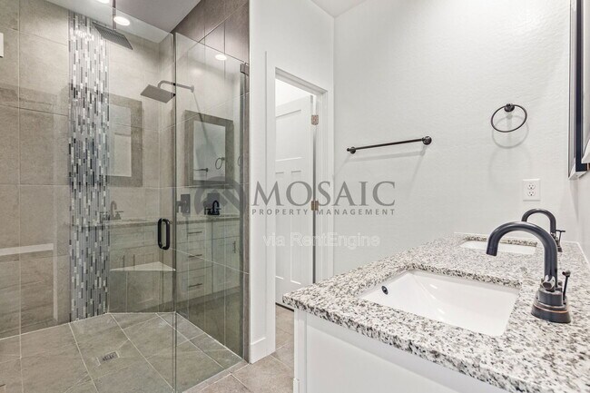 Building Photo - 5009 S 11th Pl