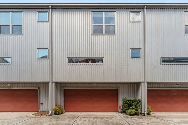 Building Photo - 1215 Arthur St