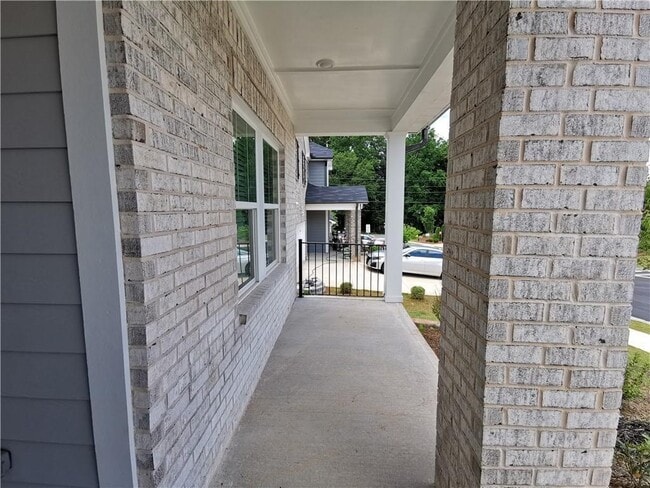 Building Photo - 5814 Un Grv Dr