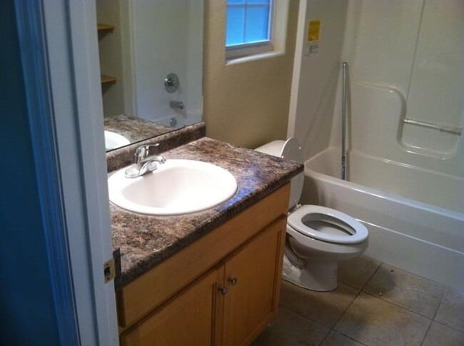 Building Photo - 1 bed 1 bath bungalow minutes from FSU!! Available August 2026!