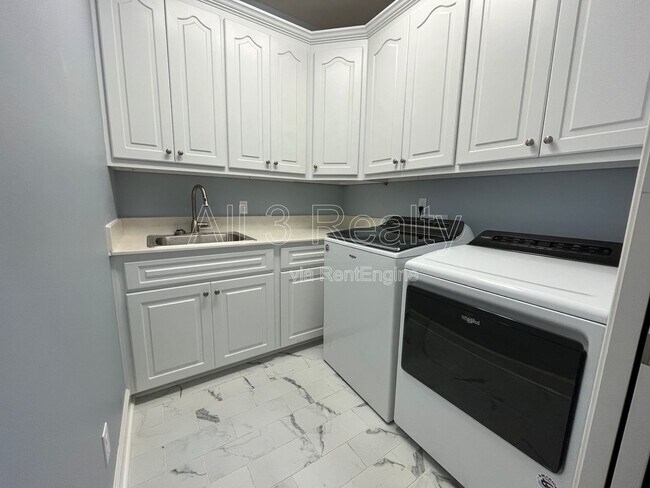 Building Photo - 1924 Wyngate Loop