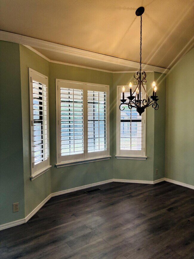 Building Photo - Beautiful Home in Westbury South Ready for Move-In!