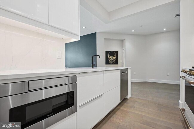 Building Photo - 501 Sunset Terrace