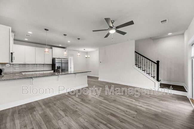 Building Photo - 7770 Park Gate Dr