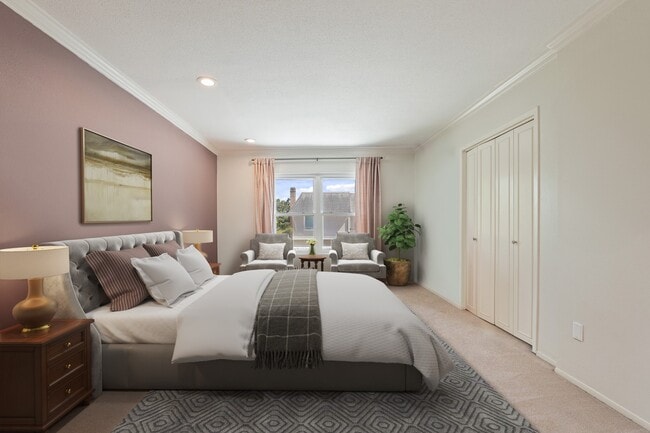 Building Photo - 2236 S Piney Point Rd