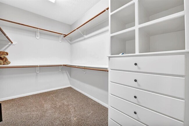 Building Photo - 8322 Shoregrove Dr
