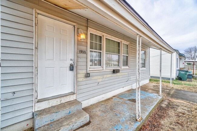 Building Photo - 3 Bed 1 Bath in Del City!