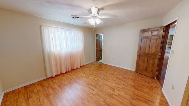 Building Photo - Newly remodeled 3 bedrooms, 2 bath home