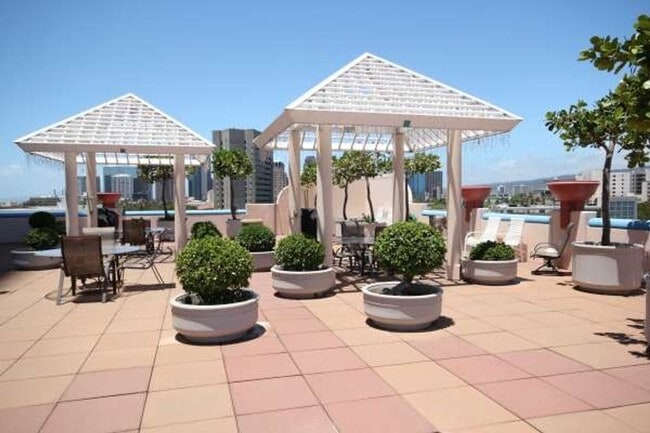 Building Photo - 1 bed, 1 bath, 1 parking with a lanai, located in One Archer Lane!