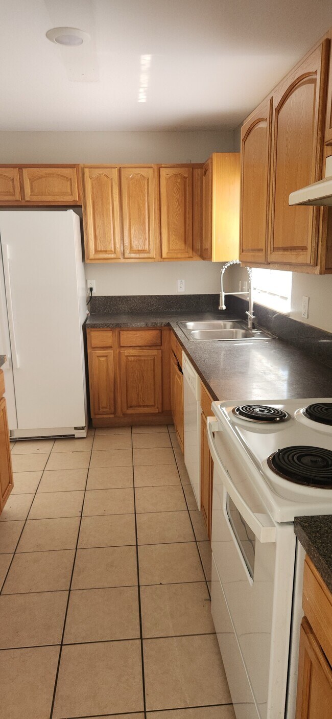 Building Photo - 963 E Main St