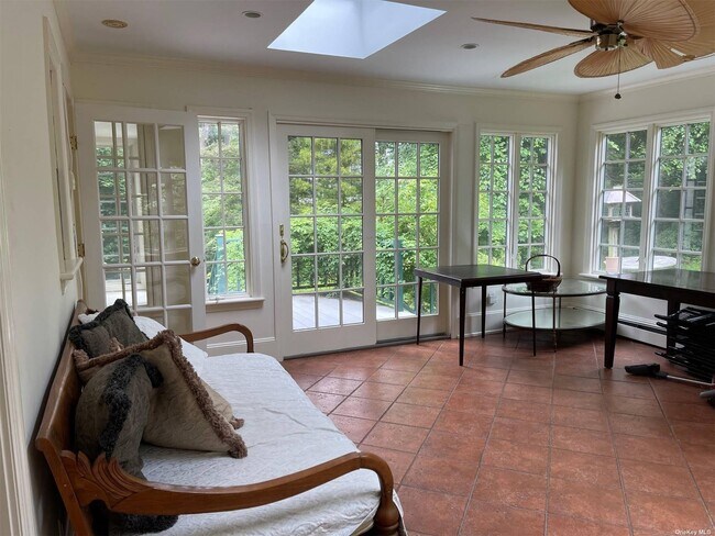 Building Photo - 3 Lamont Ln