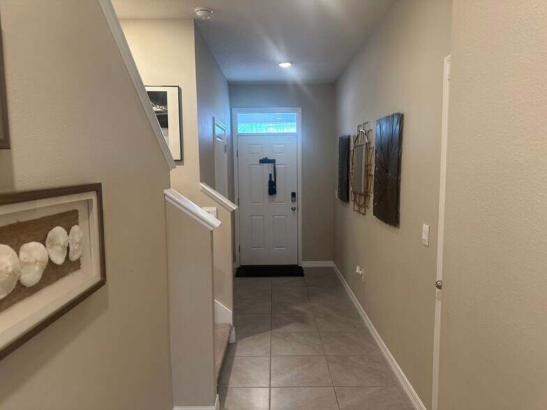 Building Photo - 5720 Fishhawk Ridge Dr