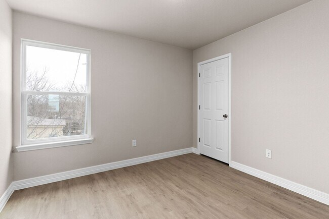 Building Photo - 804 White Meadow Ln