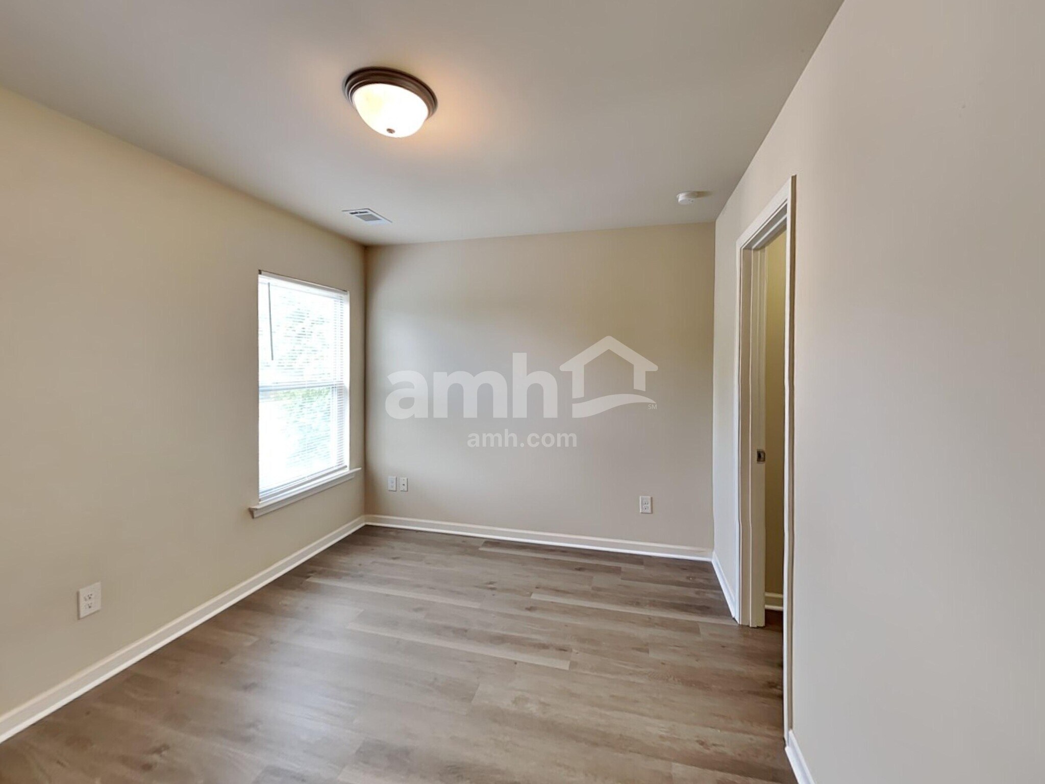 Building Photo - 491 Twain Cir