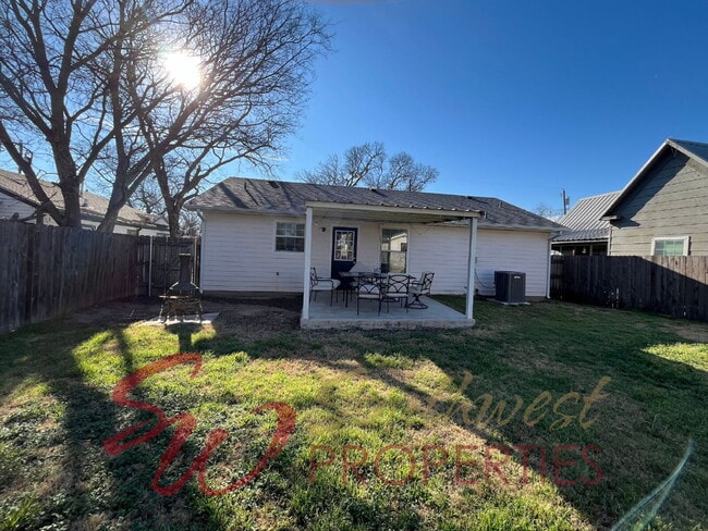 Building Photo - 2 Bedroom, 2 Bathroom Home – Low Maintenance & Convenient Living