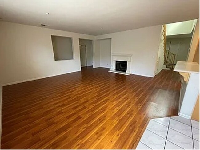 Building Photo - $4690 -- Stunning 4-Bedroom Home in Desira...