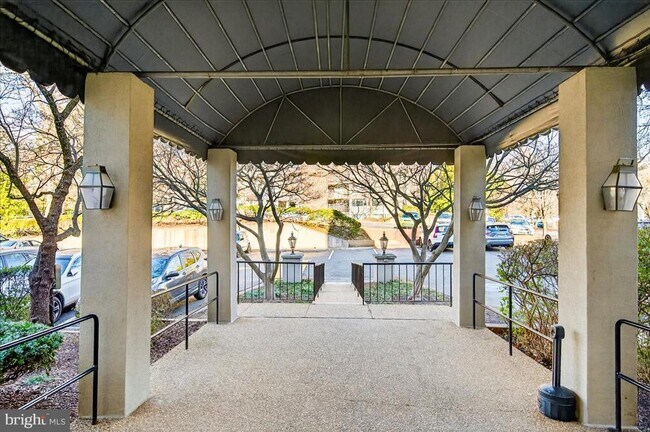 Building Photo - 4420 Briarwood Ct N