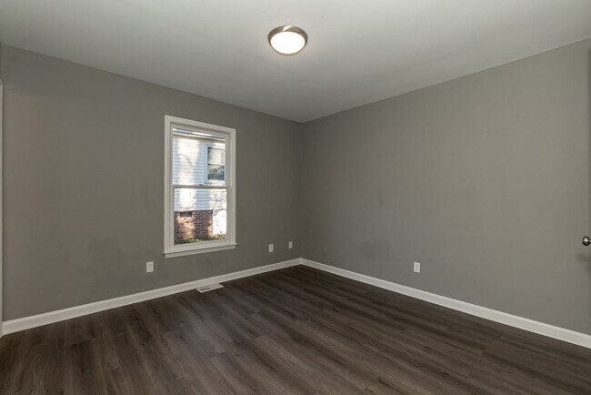 Building Photo - 9 Quad Oak Dr