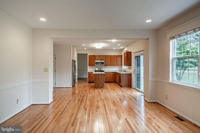 Building Photo - 129 Spur Ln