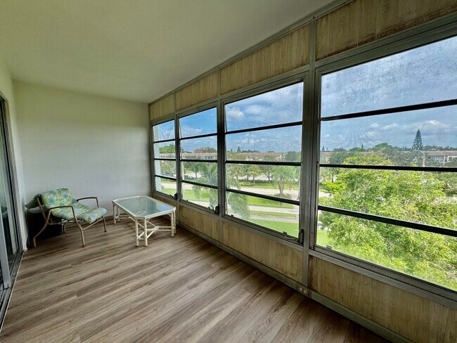 Building Photo - 4019 Lincoln A
